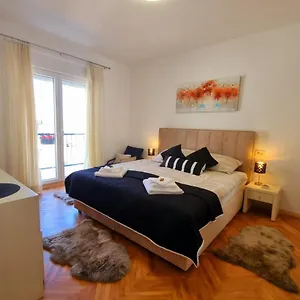  Apartment Sing